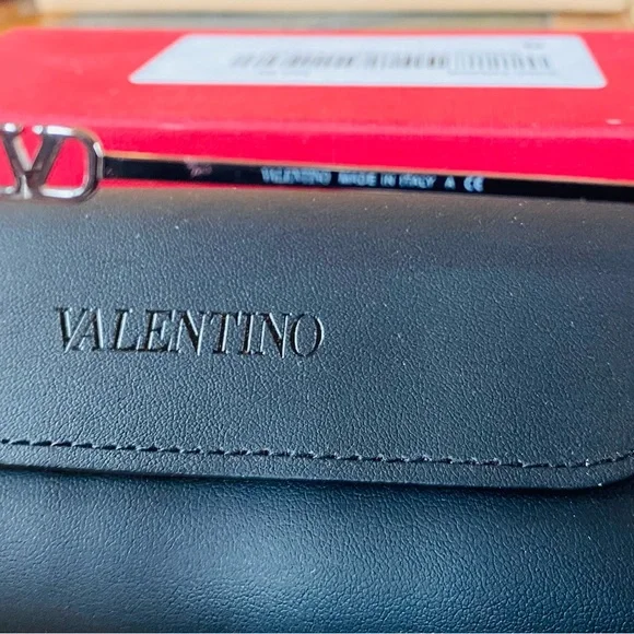 Brand new, never worn ladies Valentino sunglasses. - Picture 6 of 12